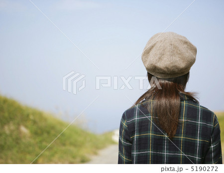 女性の後ろ姿 5190272