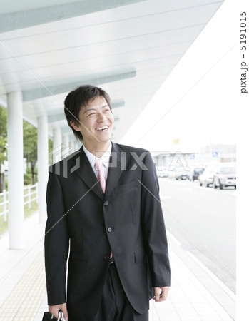 笑顔の日本人ビジネスマン 5191015