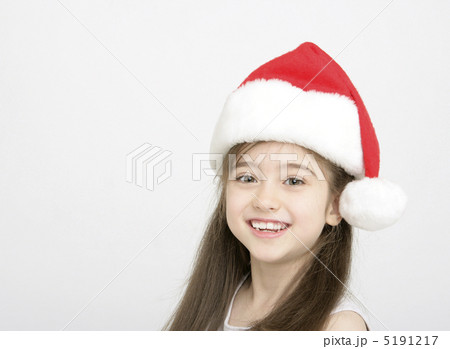 クリスマスの帽子をかぶった女の子 5191217