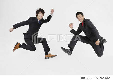 ジャンプするビジネスマン 5192382
