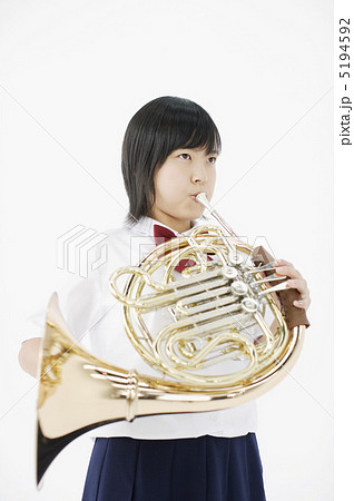 楽器を演奏する女子中学生の写真素材