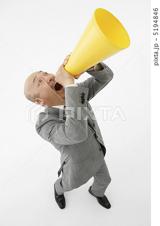 メガホンを持つビジネスマン 5194846