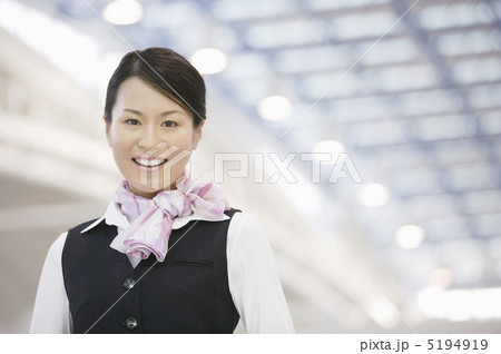 空港勤務の女性 5194919