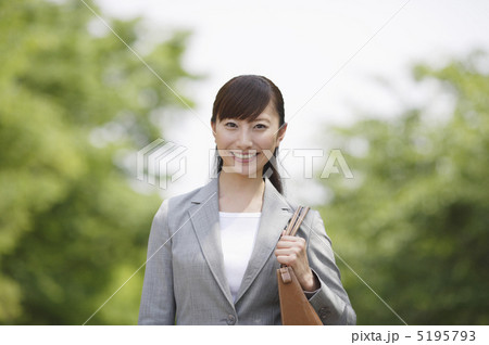 笑顔のビジネスウーマン 5195793