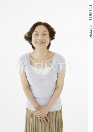 微笑む女性 5196311