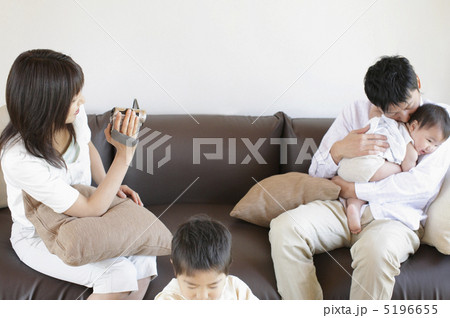 日本人の家族の団欒 日本人の家族の団欒 5196655