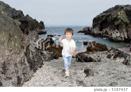 子供と海岸 子供と海岸 5197437