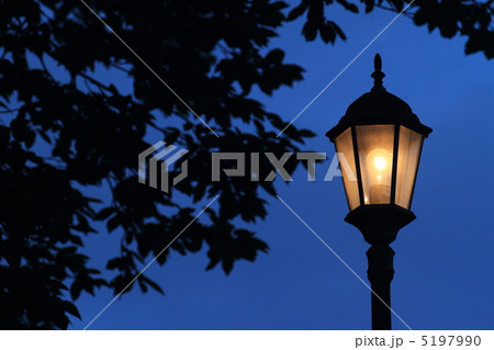 街灯の明かり 5197990