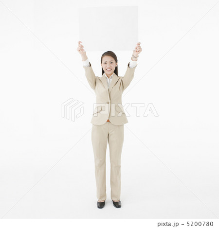 メッセージボードを持つビジネスウーマン 5200780