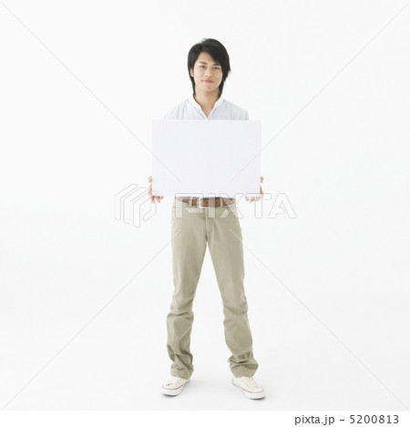 メッセージボードを持つ男性 メッセージボードを持つ男性 5200813