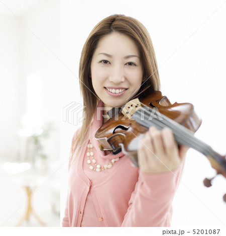 バイオリンと日本人女性 5201087