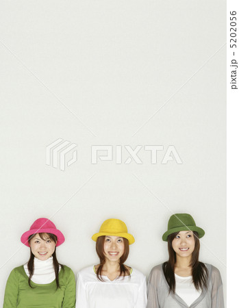帽子を被った3人の女性 5202056