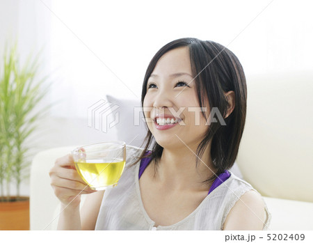ティータイムの女性 5202409