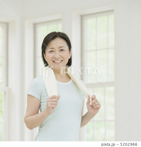 スポーツウェア姿の女性 5202966