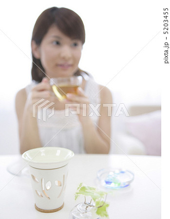 アロマポットと女性 5203455