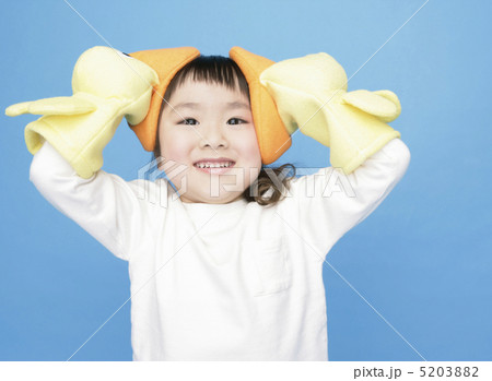 白い服を着た女の子 白い服を着た女の子 5203882