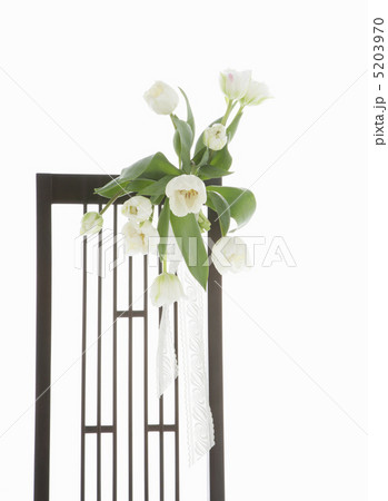 椅子とブーケ 5203970