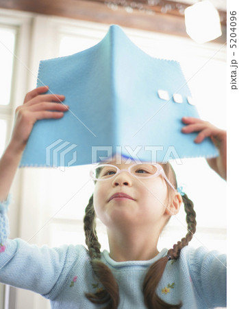 本を読む女の子 5204096