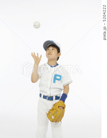 ボールを投げる野球少年 ボールを投げる野球少年 5204222