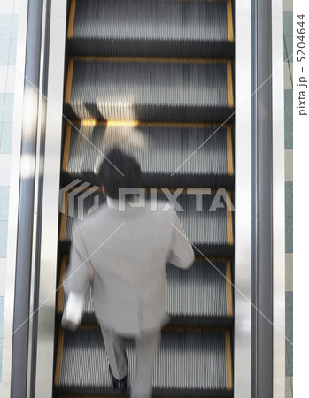 駆け上がるビジネスマン 5204644