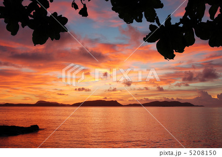 渡嘉敷島から見る夕焼け 渡嘉敷島から見る夕焼け 5208150
