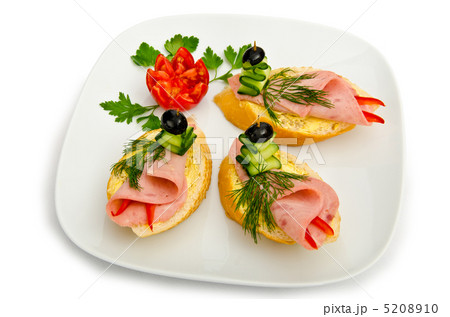 Sandwiches served in the plate 5208910