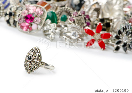 Selection of many precious rings 5209199