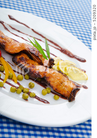 Fried fish in the plate 5209320