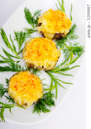 Salad served in the plate 5209867
