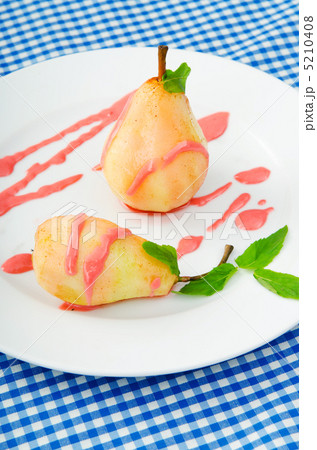 Pear dessert in the plate 5210408