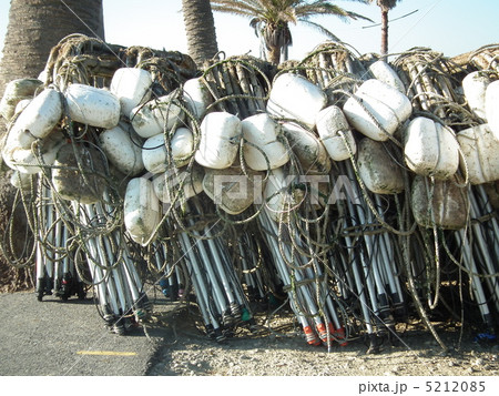 海岸の漁具 5212085