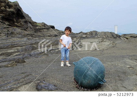 大きな浮きと子供 大きな浮きと子供 5212973