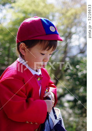 入園式当日の幼稚園児 入園式当日の幼稚園児 5216633
