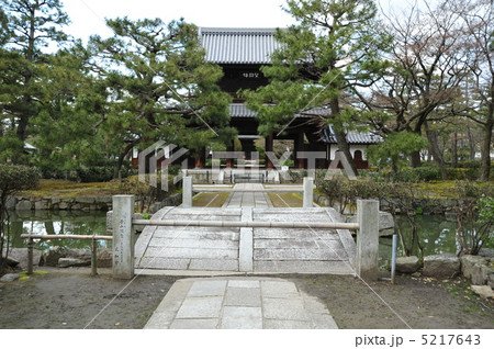 京都　建仁寺の三門 5217643