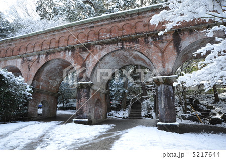 京都　雪の水路閣 5217644