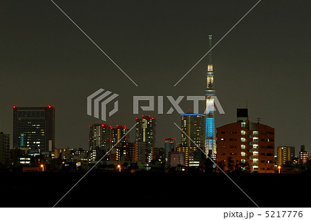 東京スカイツリーのライトアップ・粋と住宅街の明かり 5217776