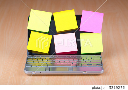 Netbook with reminder notes 5219276