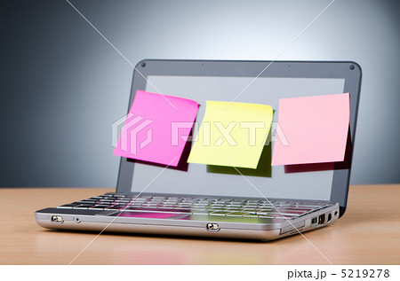 Netbook with reminder notes 5219278