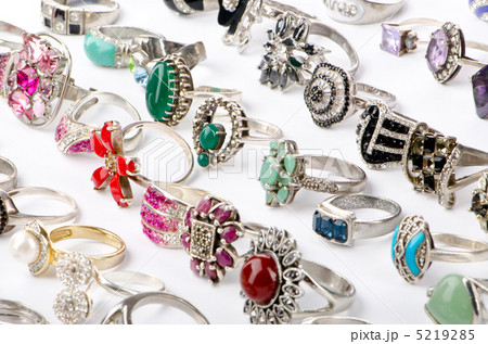 Selection of many precious rings 5219285