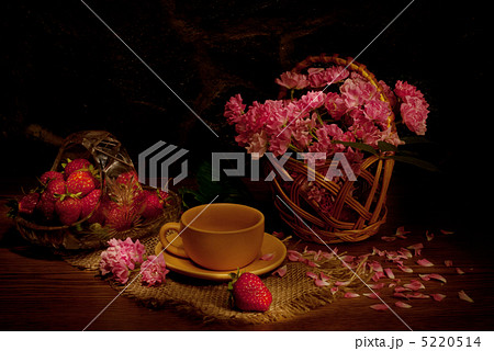 Still life with strawberries 5220514