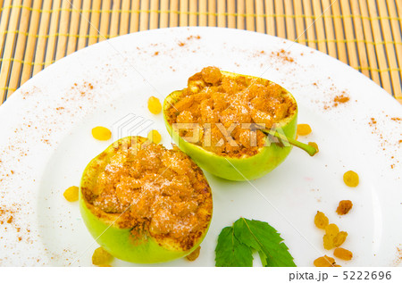 Apples stuffed with raisins Apples stuffed with raisins 5222696