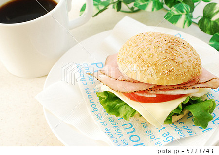 サンドイッチとコーヒー 5223743