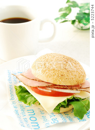 サンドイッチとコーヒー 5223744
