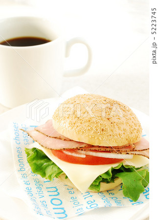 サンドイッチとコーヒー 5223745