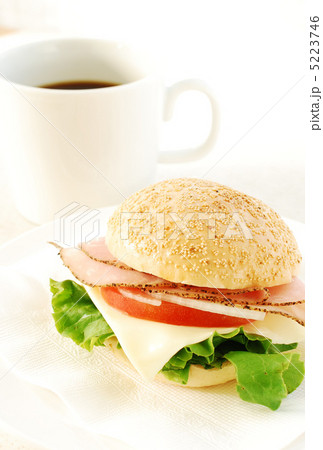 サンドイッチとコーヒー 5223746