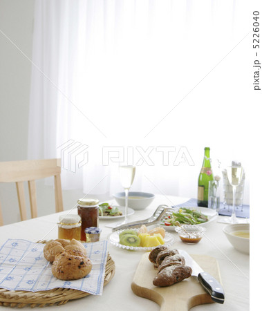 食卓の料理 5226040