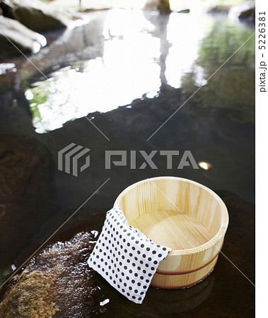 桶と手ぬぐい 5226381
