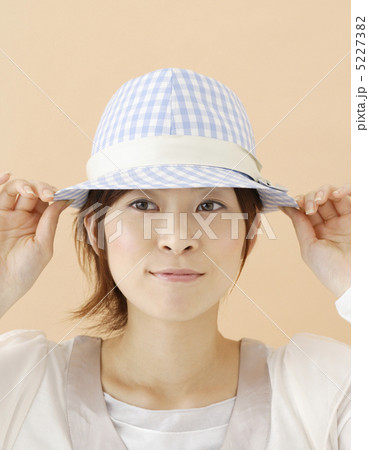 帽子をかぶる女性 5227382