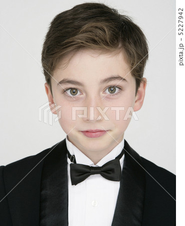 正装した少年 正装した少年 5227942