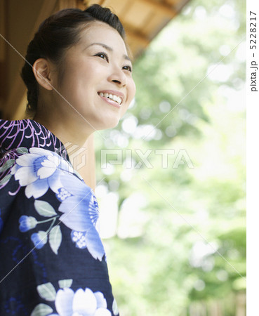 浴衣姿の女性 5228217